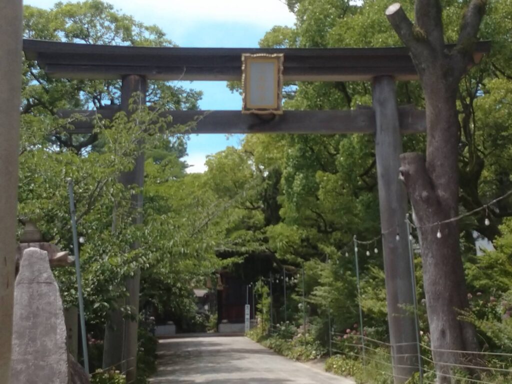 <img src="photo.jpg" alt="八坂神社の写真">