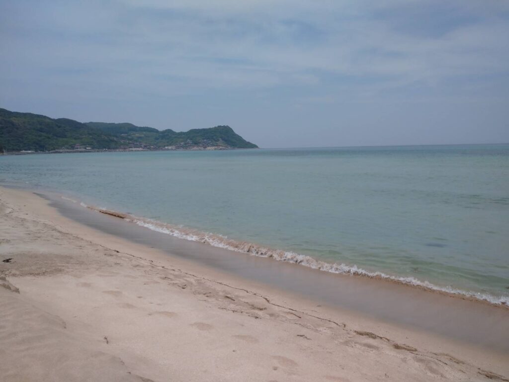 <img src="photo.jpg" alt="大浜の写真01のイメージの写真">