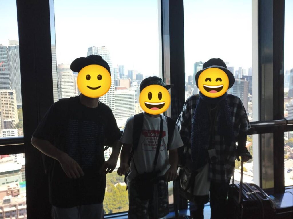 <img src="photo.jpg" alt="東京タワー家族のイメージの写真">
